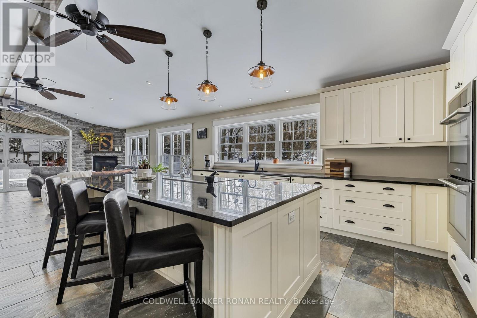 6643 3rd Line Property Photo 13