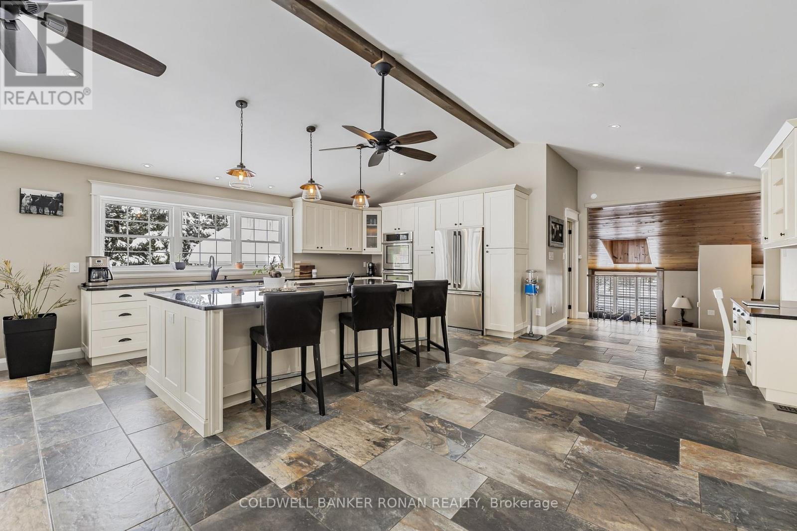 6643 3rd Line Property Photo 14