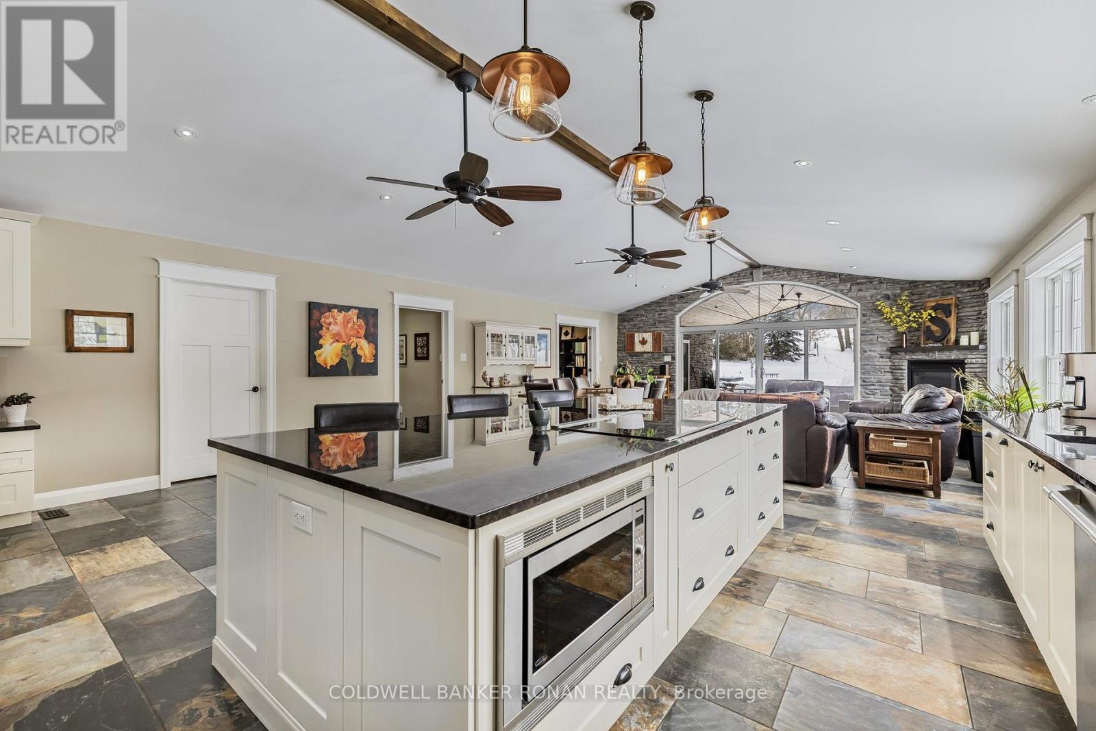 6643 3rd Line Property Photo 15