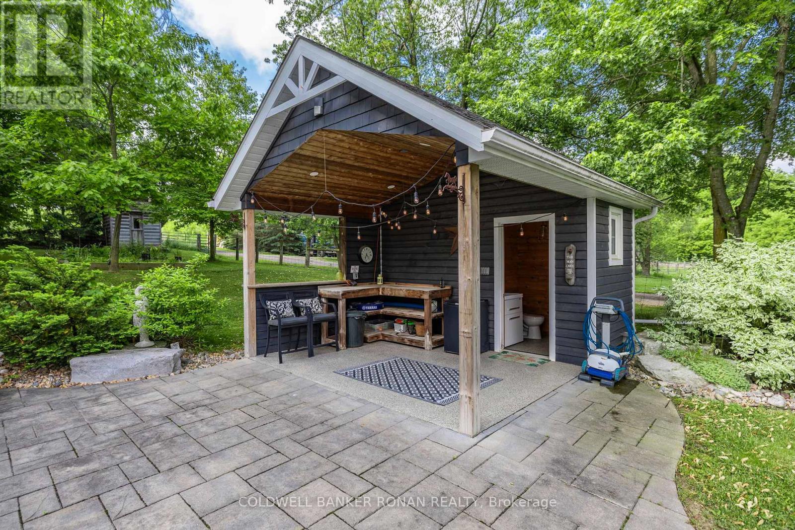 6643 3rd Line Property Photo 39