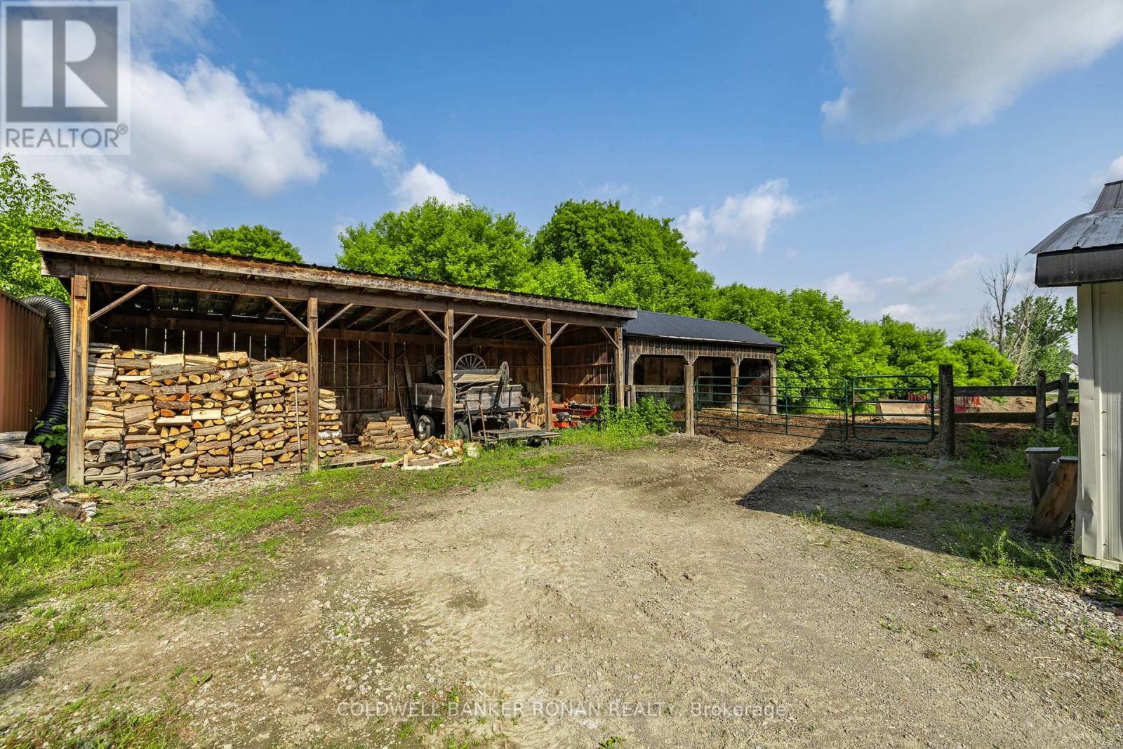6643 3rd Line Property Photo 42