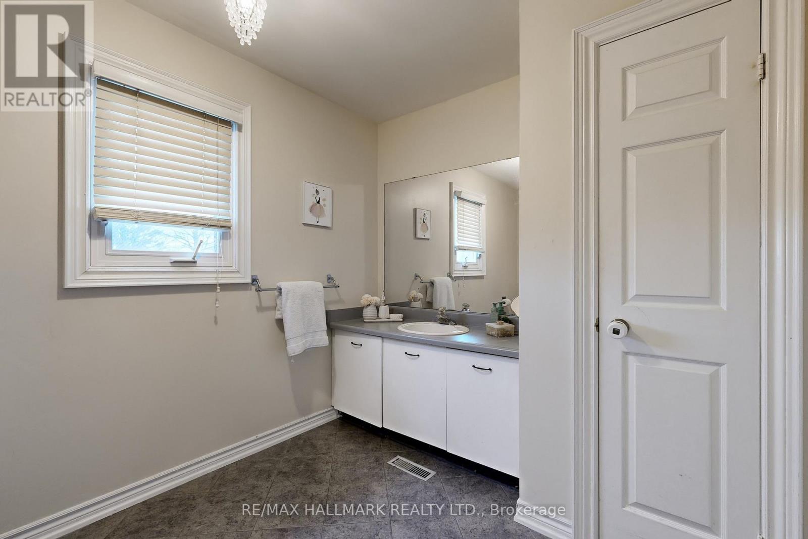 87 Autumn Way Property Photo 34
