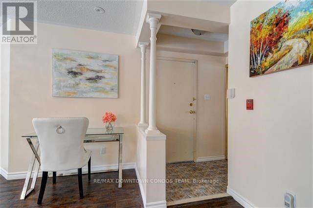 154 - 18 Clark Avenue W Property Photo 3