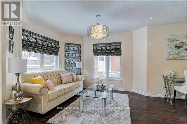 154 - 18 Clark Avenue W Property Photo 6