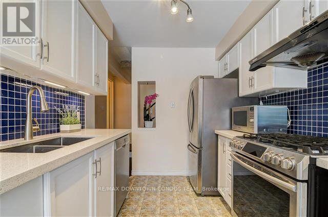 154 - 18 Clark Avenue W Property Photo 8