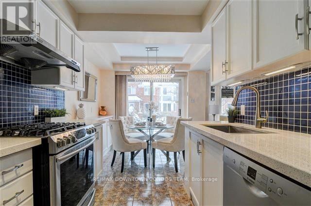 154 - 18 Clark Avenue W Property Photo 9