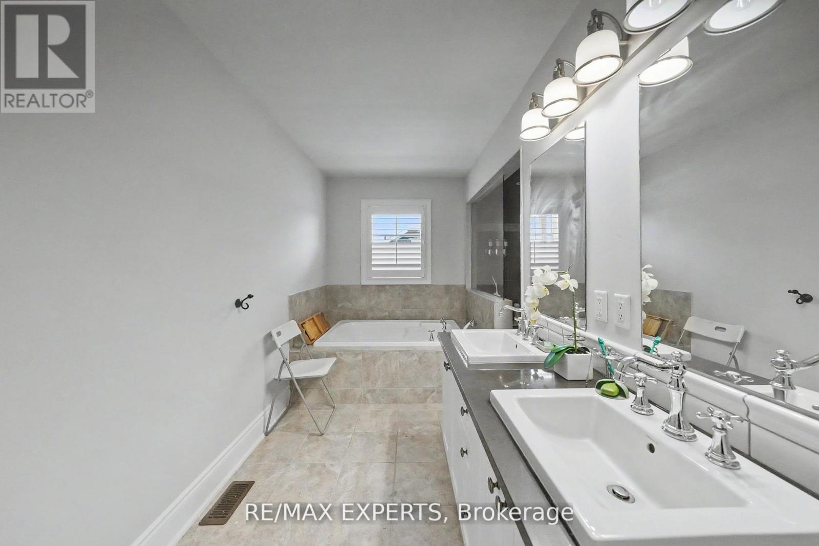 74 Dunrobin Crescent Property Photo 37