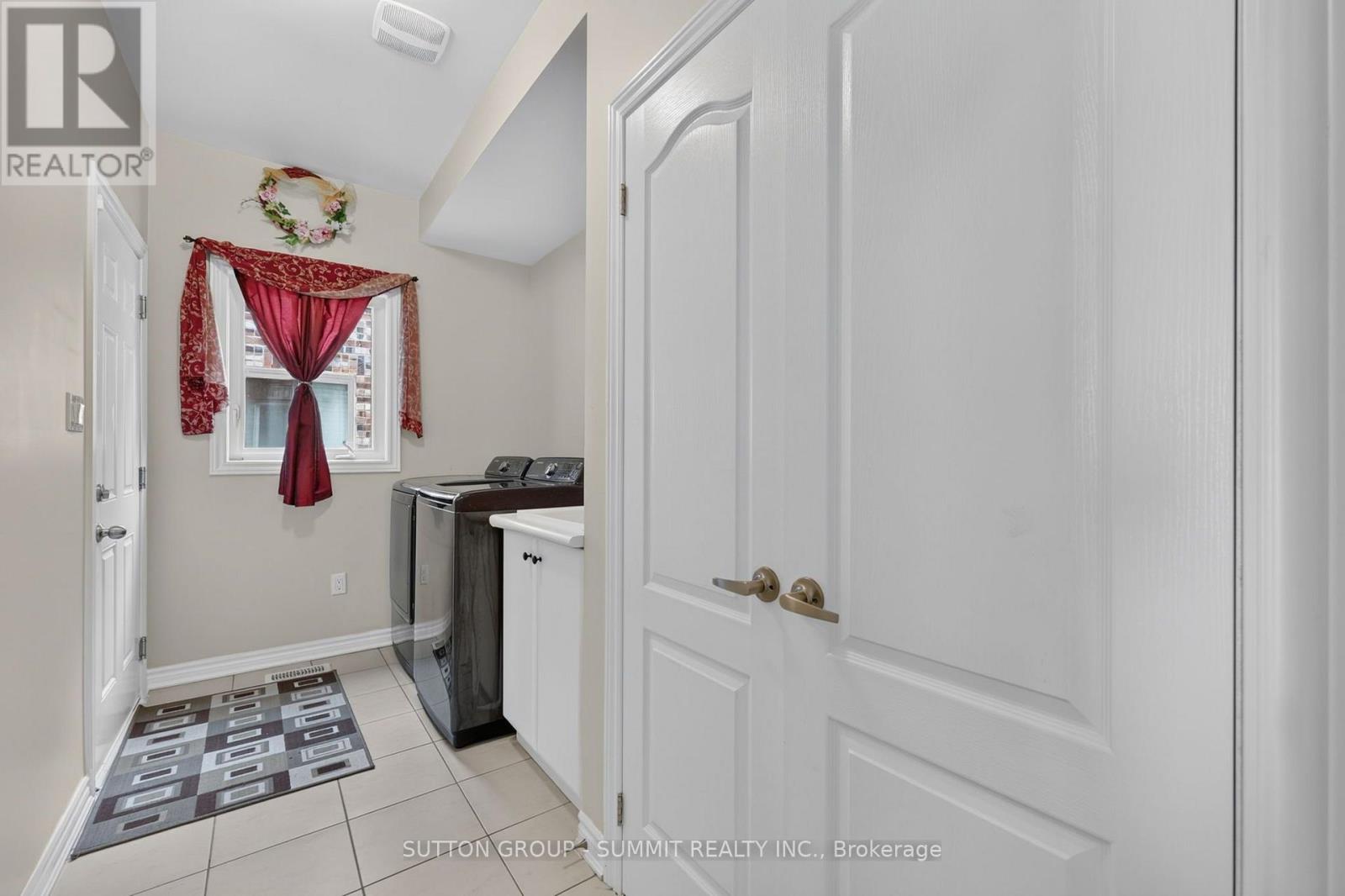19 Jardine Street Property Photo 28