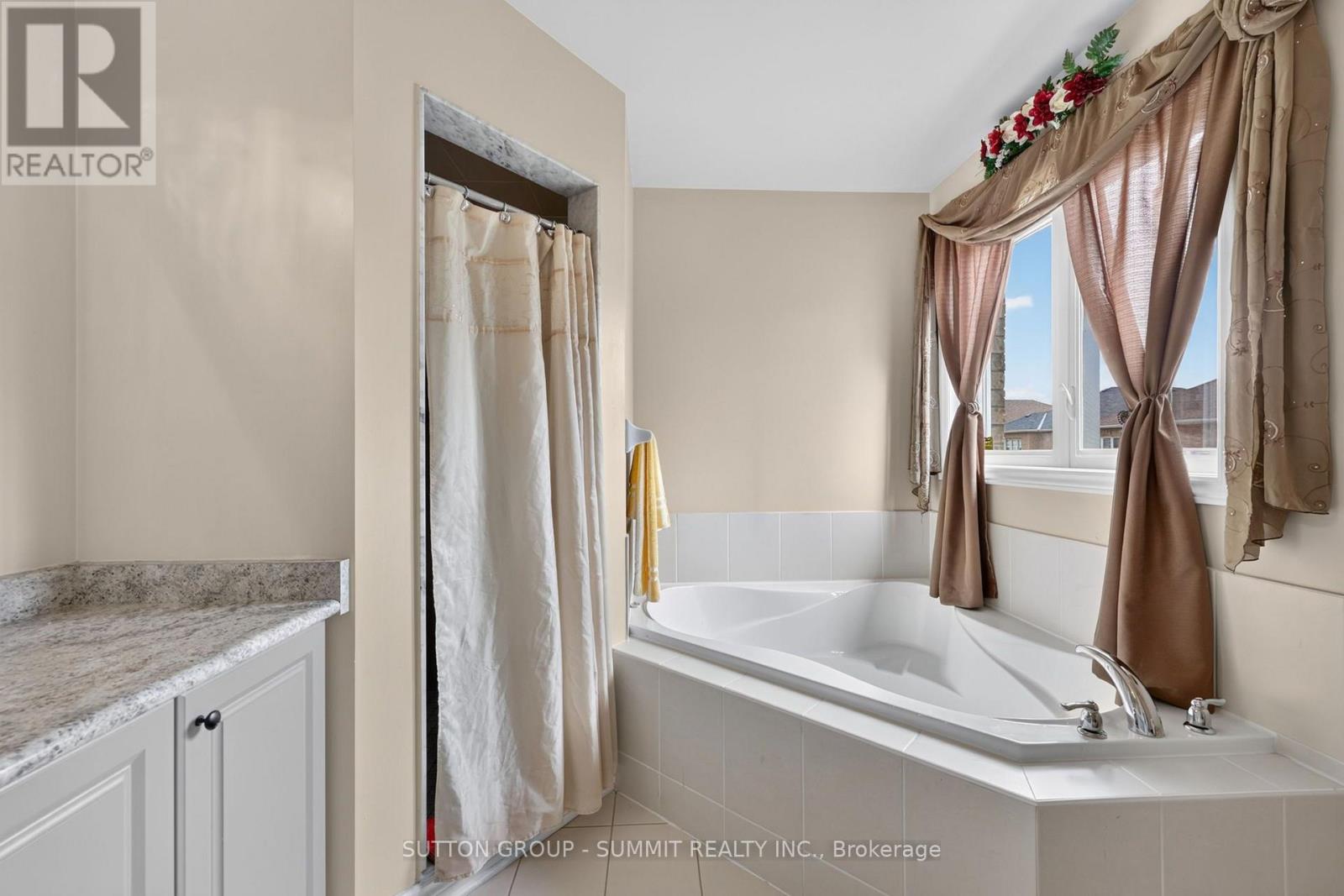 19 Jardine Street Property Photo 41