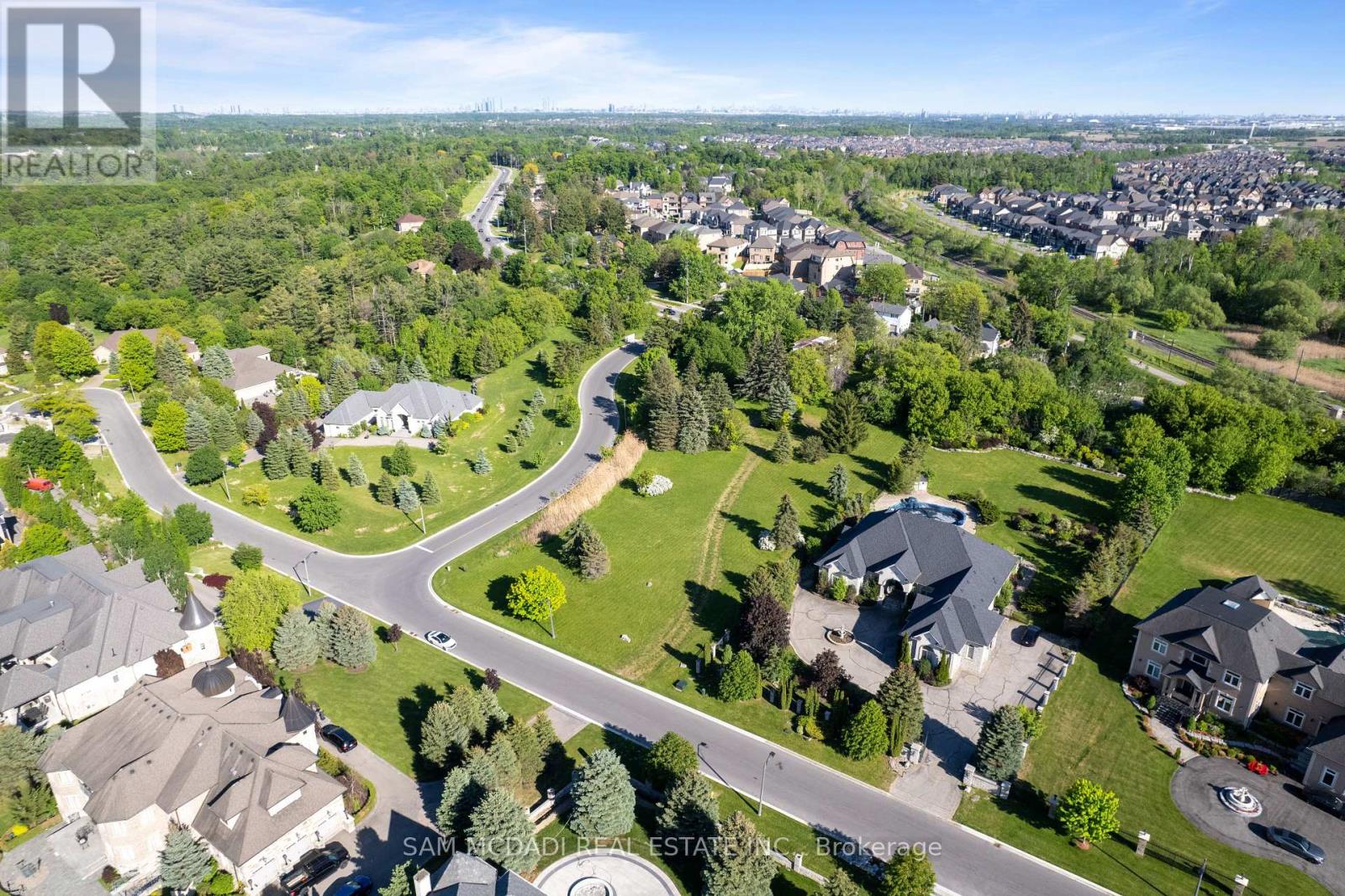 16 Charles Cooper Court Property Photo 10