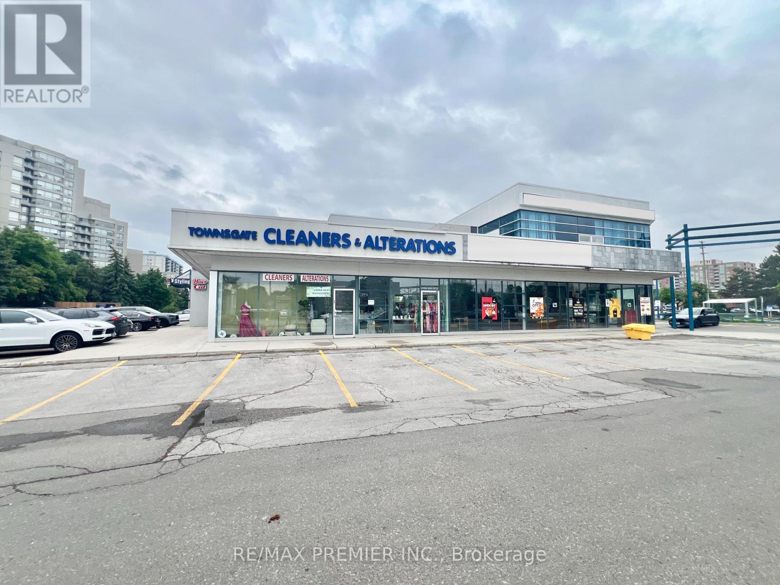 7 - 7077 BATHURST STREET