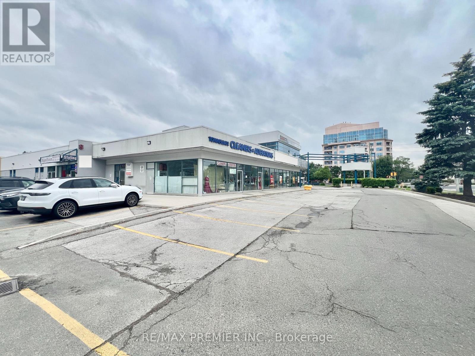 7 - 7077 Bathurst Street Property Photo 2