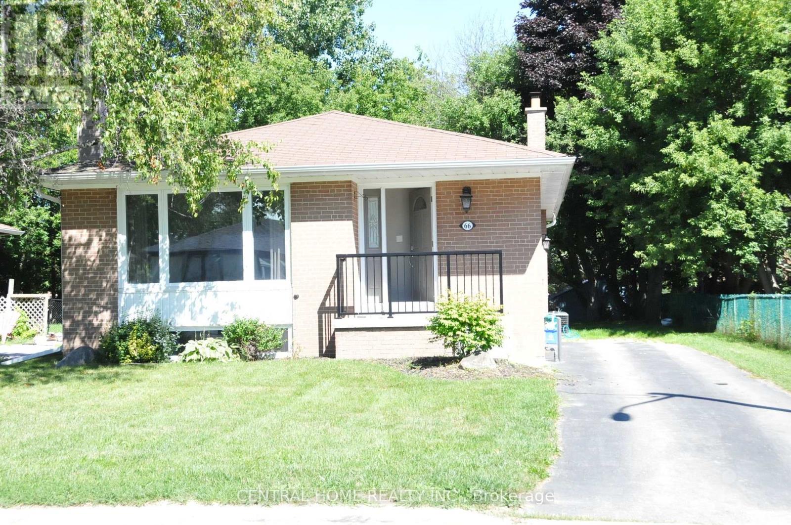 66 Collins Crescent Photo de la propriété 1