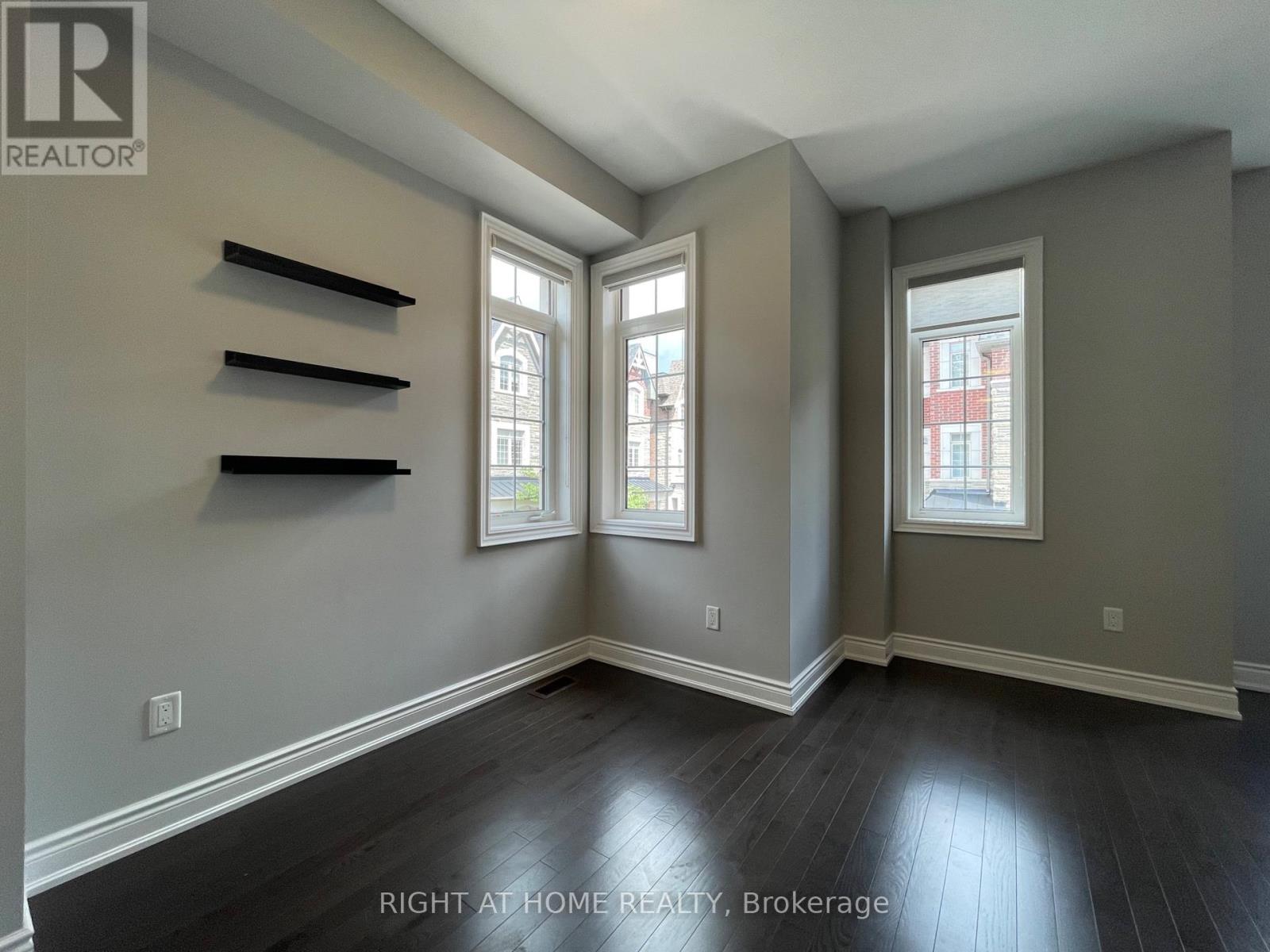 2 Queen Mary Court Property Photo 9