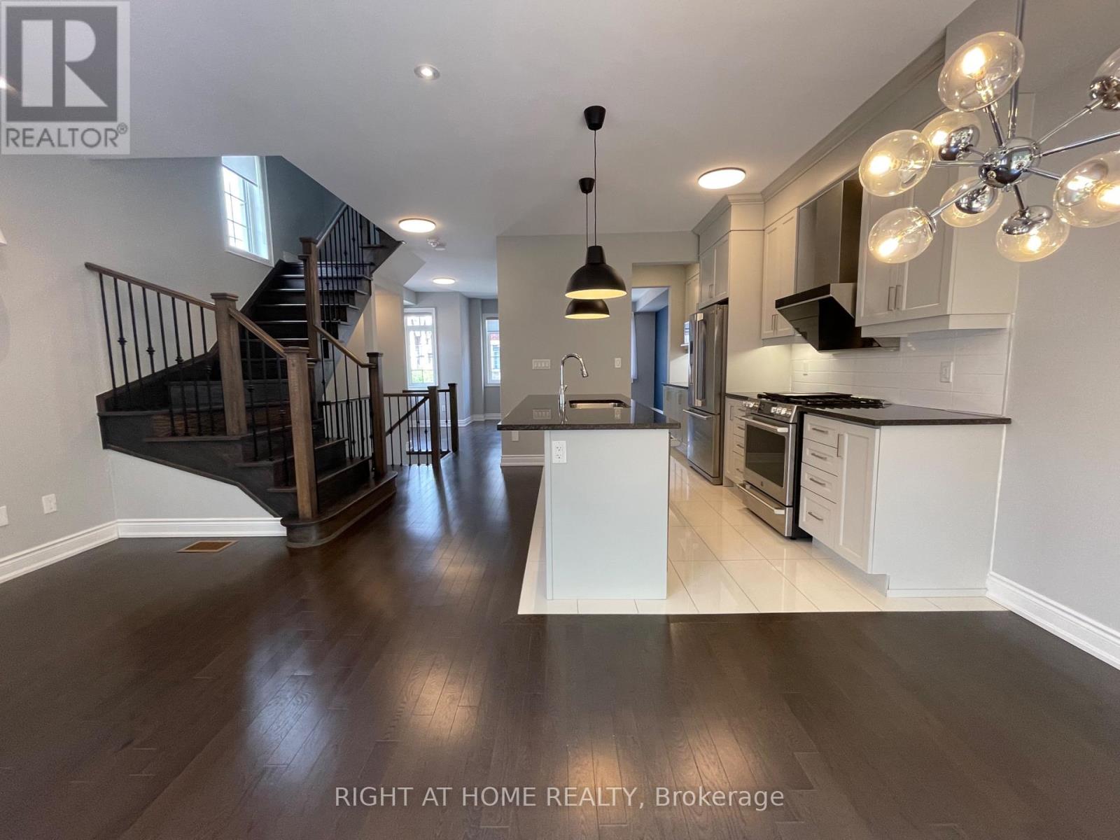 2 Queen Mary Court Property Photo 19