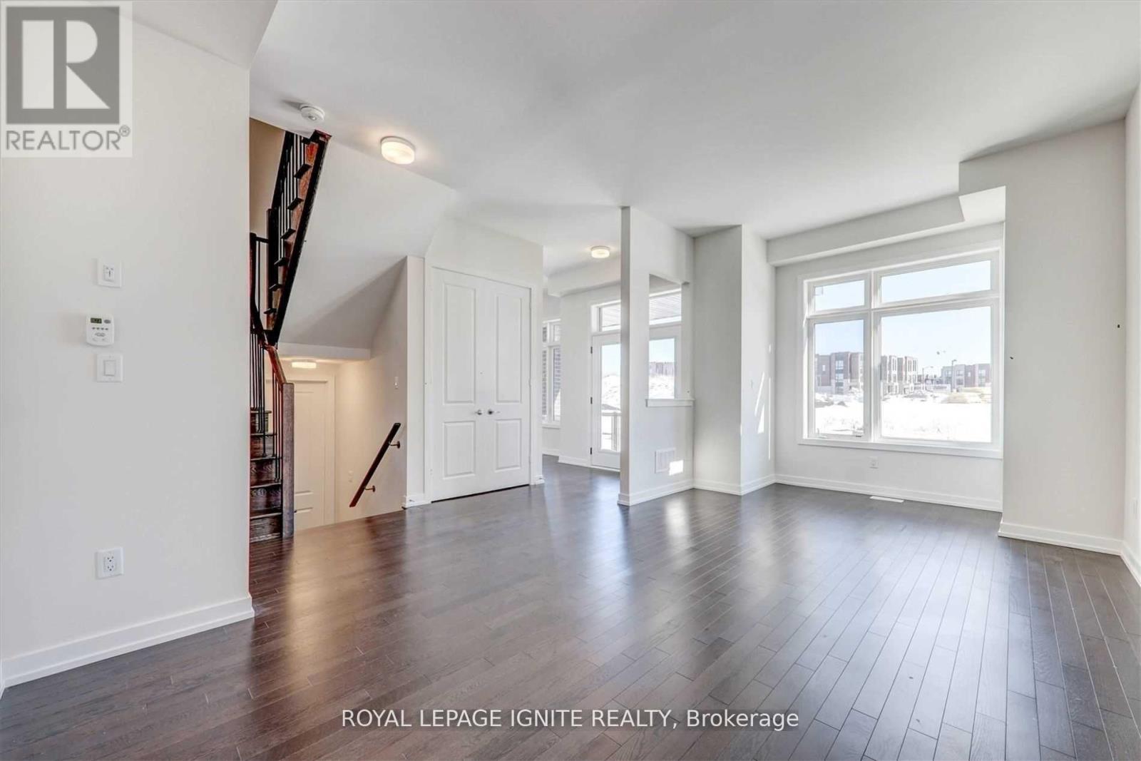56 Rustle Woods Avenue Property Photo 9