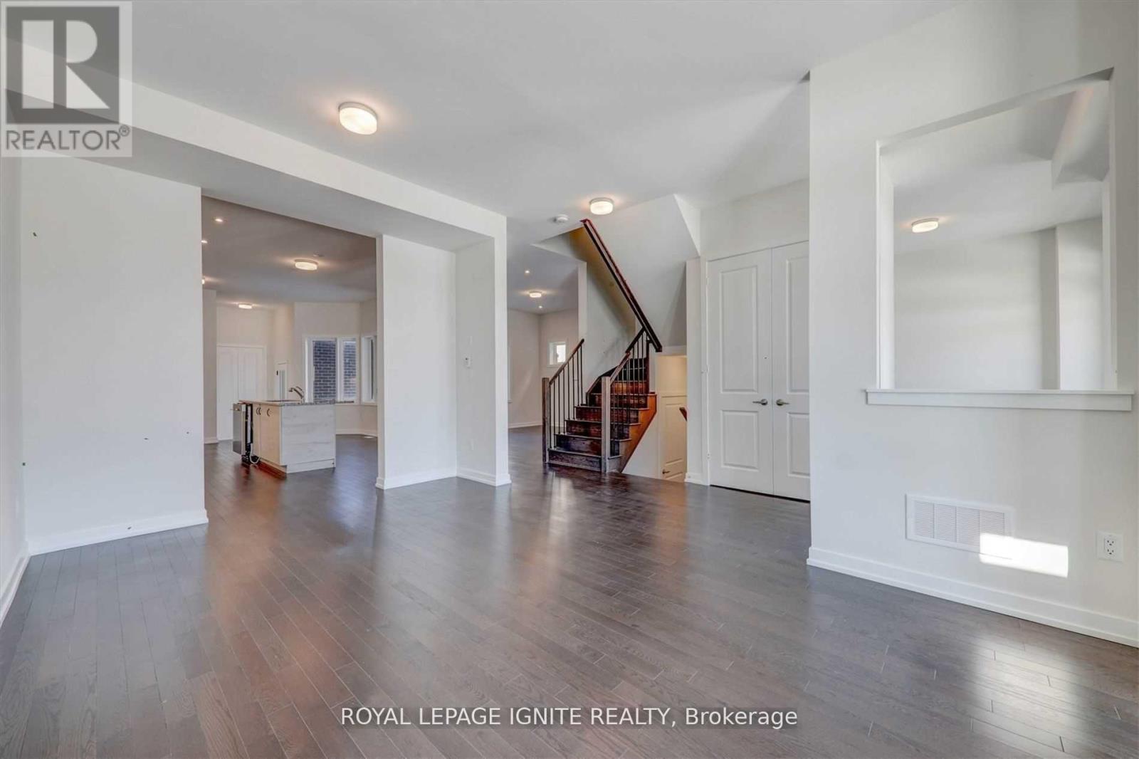 56 Rustle Woods Avenue Property Photo 10