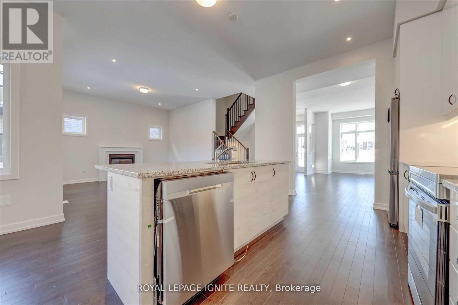 56 Rustle Woods Avenue Property Photo 14