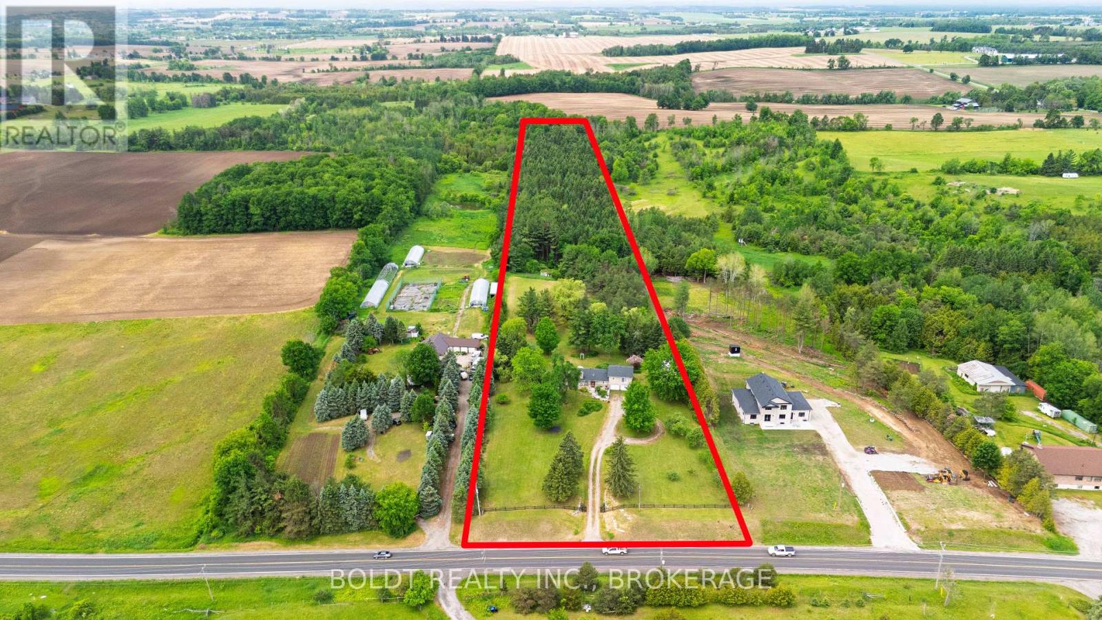 5832 5th Side Road Property Photo 1