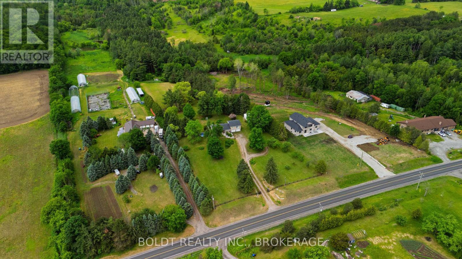 5832 5th Side Road Property Photo 2
