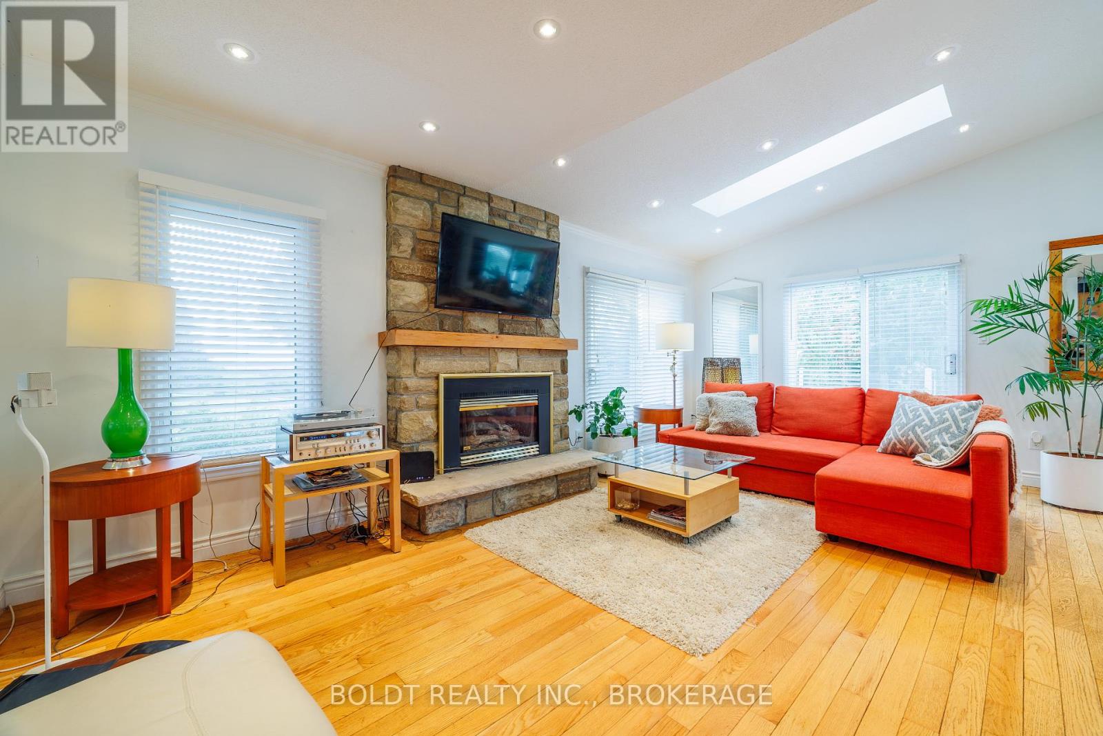5832 5th Side Road Property Photo 19