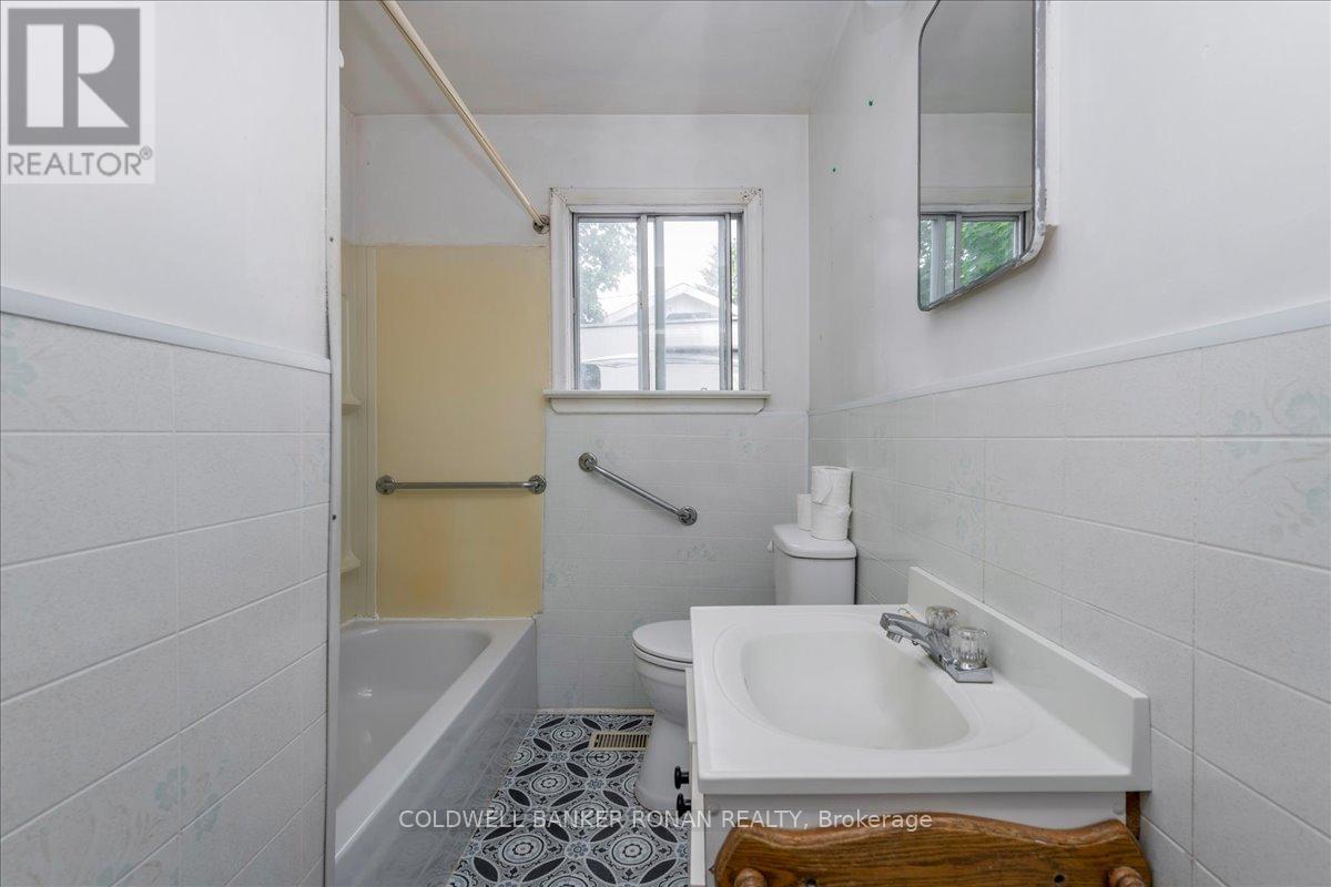 199 Tupper Street W Property Photo 9
