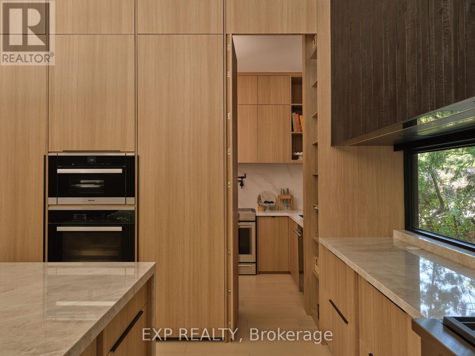 105 Park Crescent Property Photo 23