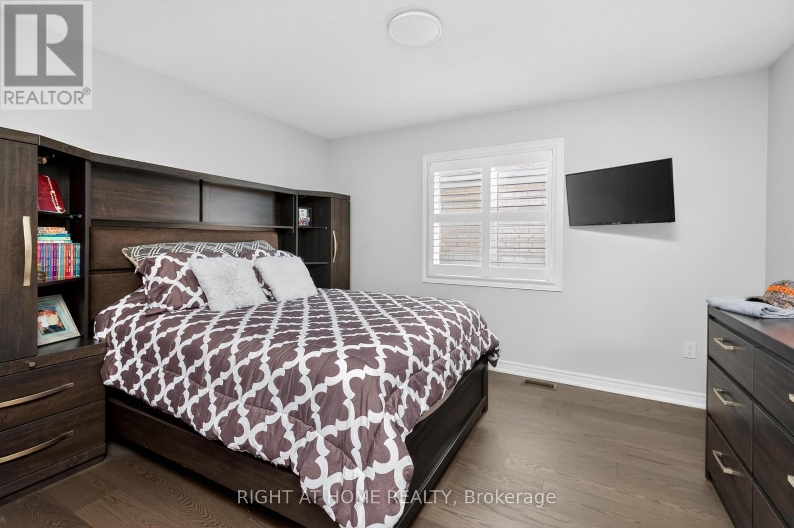 80 Sharpe Crescent Property Photo 30