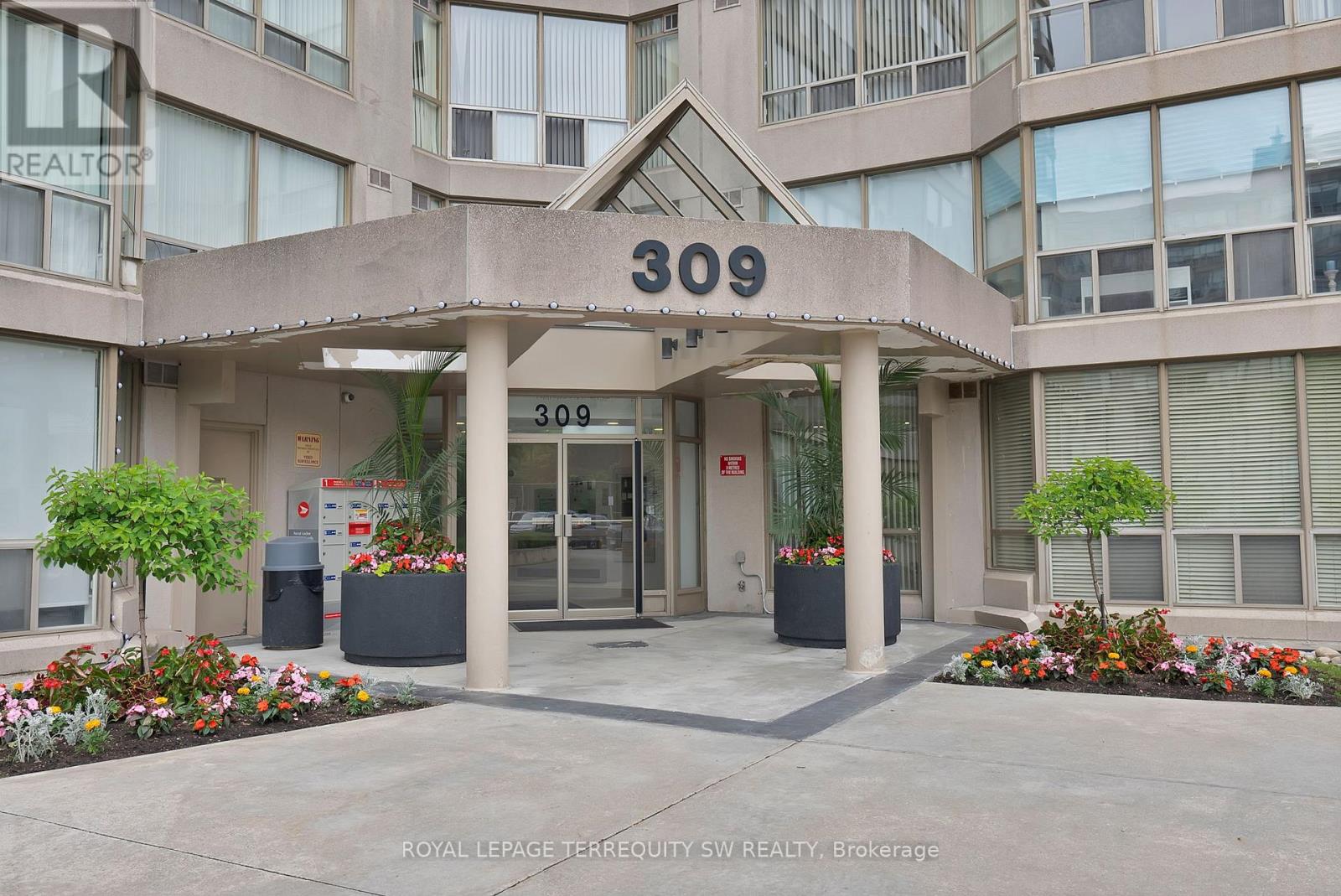 113 - 309 MAJOR MACKENZIE DRIVE E Property Photo 1