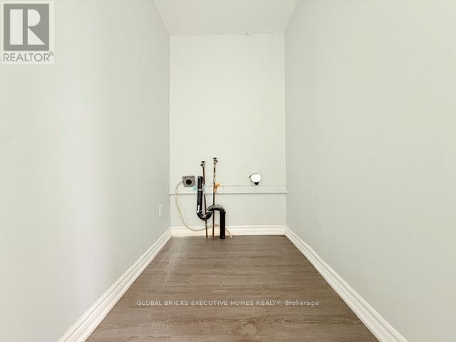 325 King Street Property Photo 3