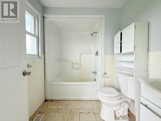 325 King Street Property Photo 4