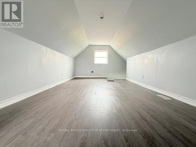 325 King Street Property Photo 14