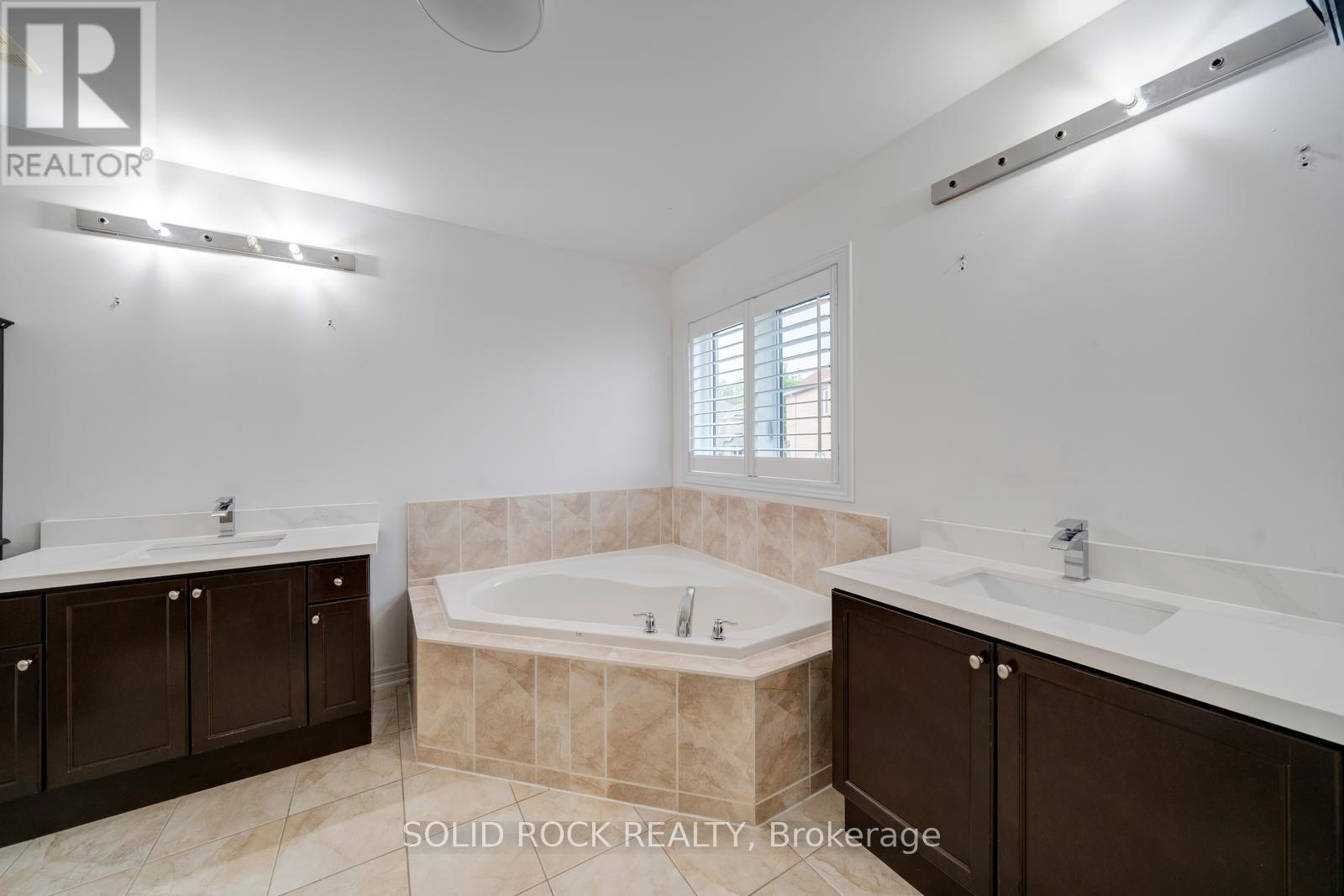 32 Albert Roffey Crescent Property Photo 20