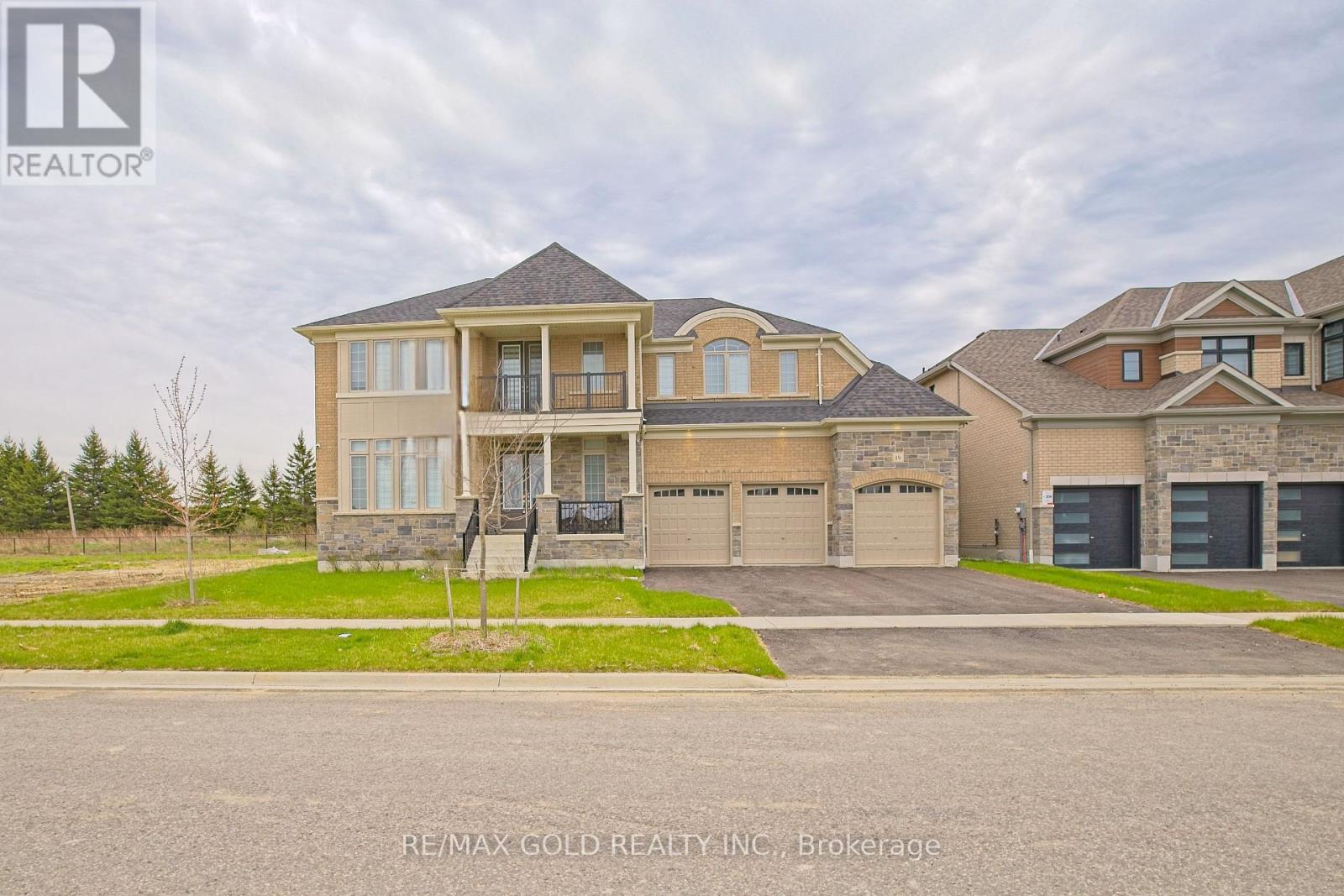 19 Marigold Boulevard Property Photo 2