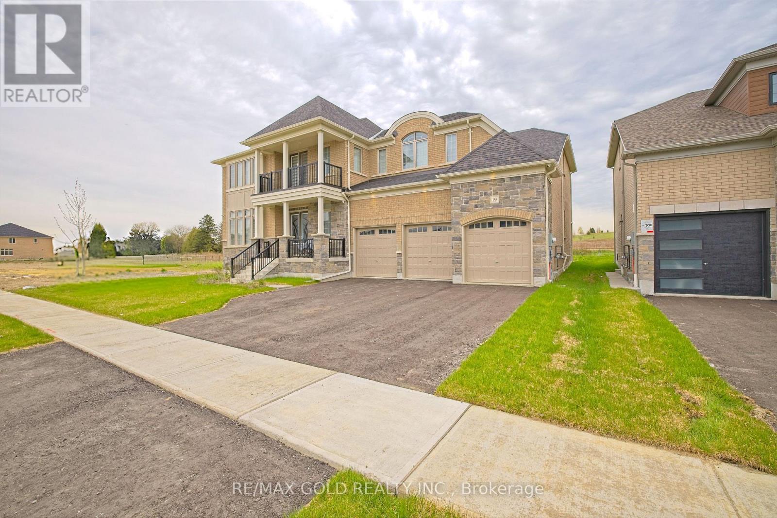 19 Marigold Boulevard Property Photo 3
