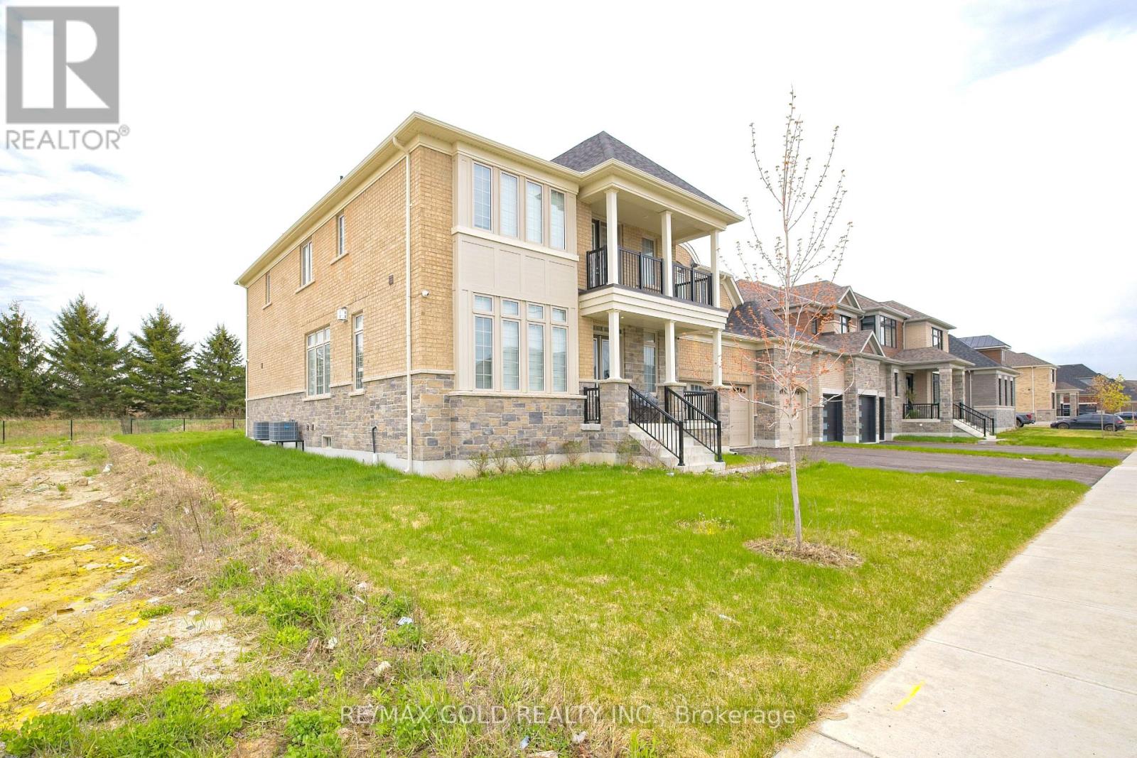 19 Marigold Boulevard Property Photo 4