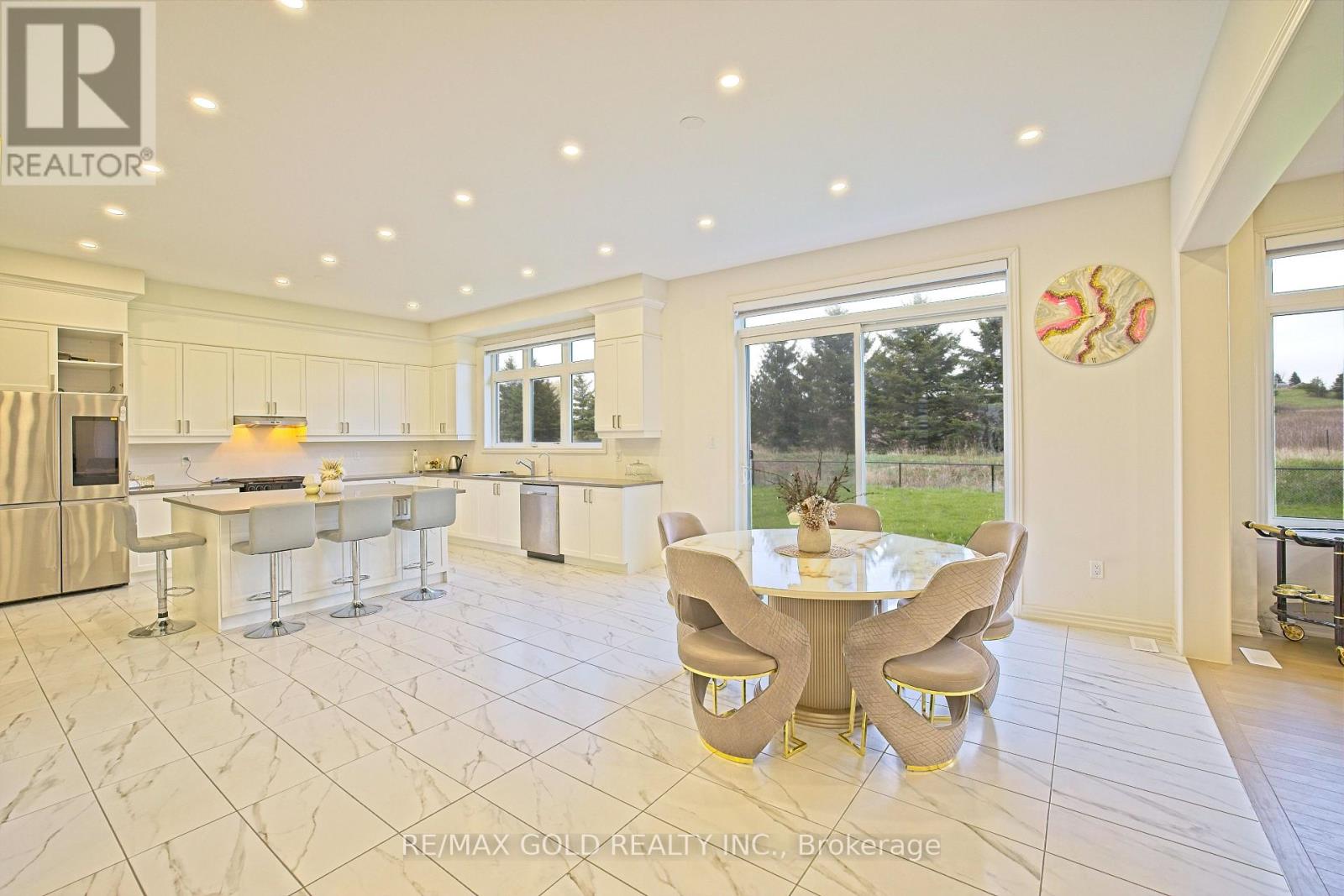 19 Marigold Boulevard Property Photo 15