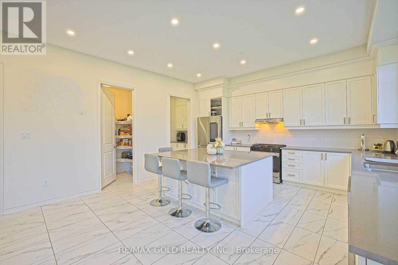 19 Marigold Boulevard Property Photo 17