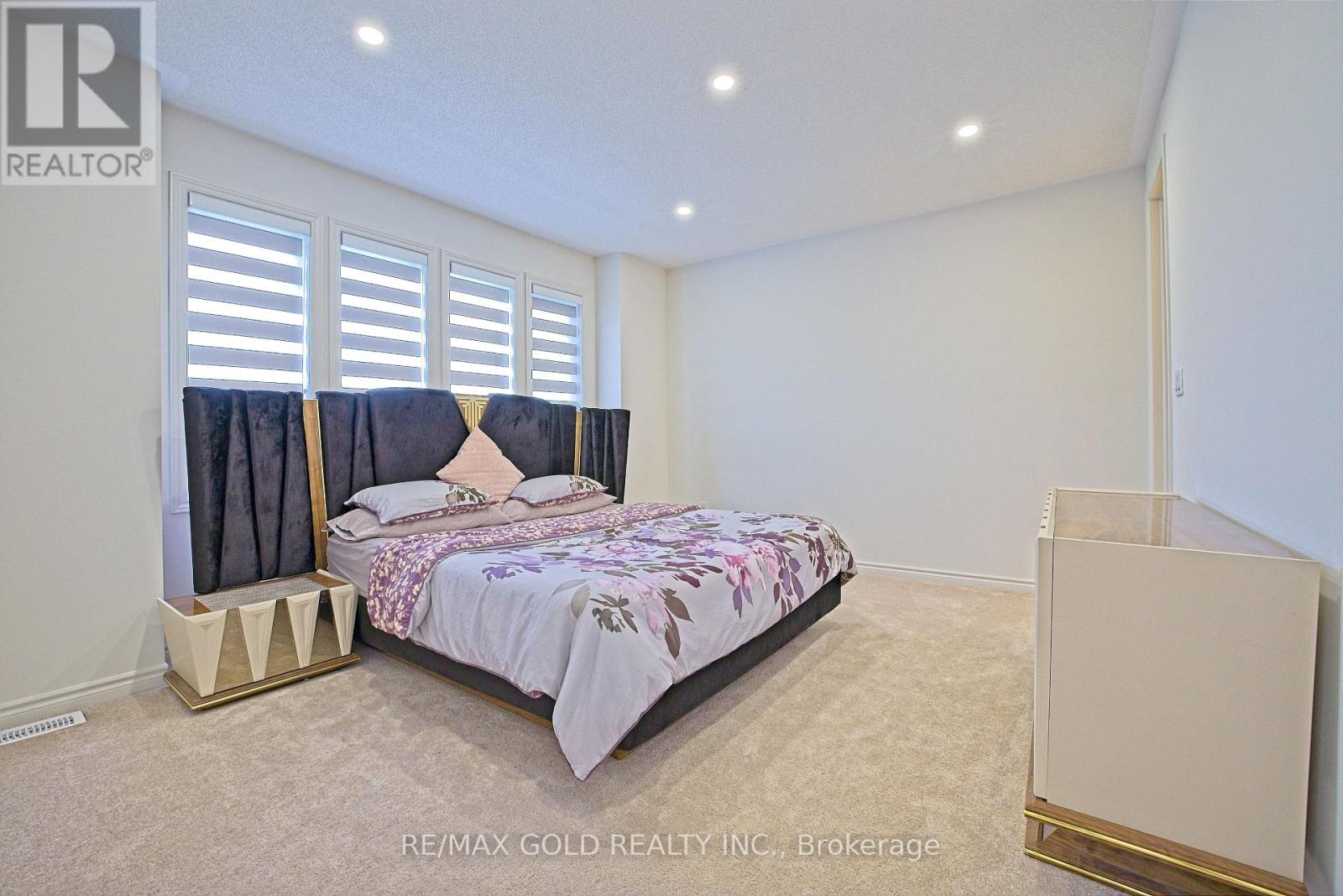 19 Marigold Boulevard Property Photo 35