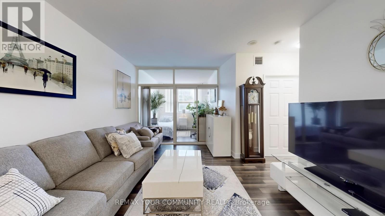 111 - 7398 Yonge Street Property Photo 3