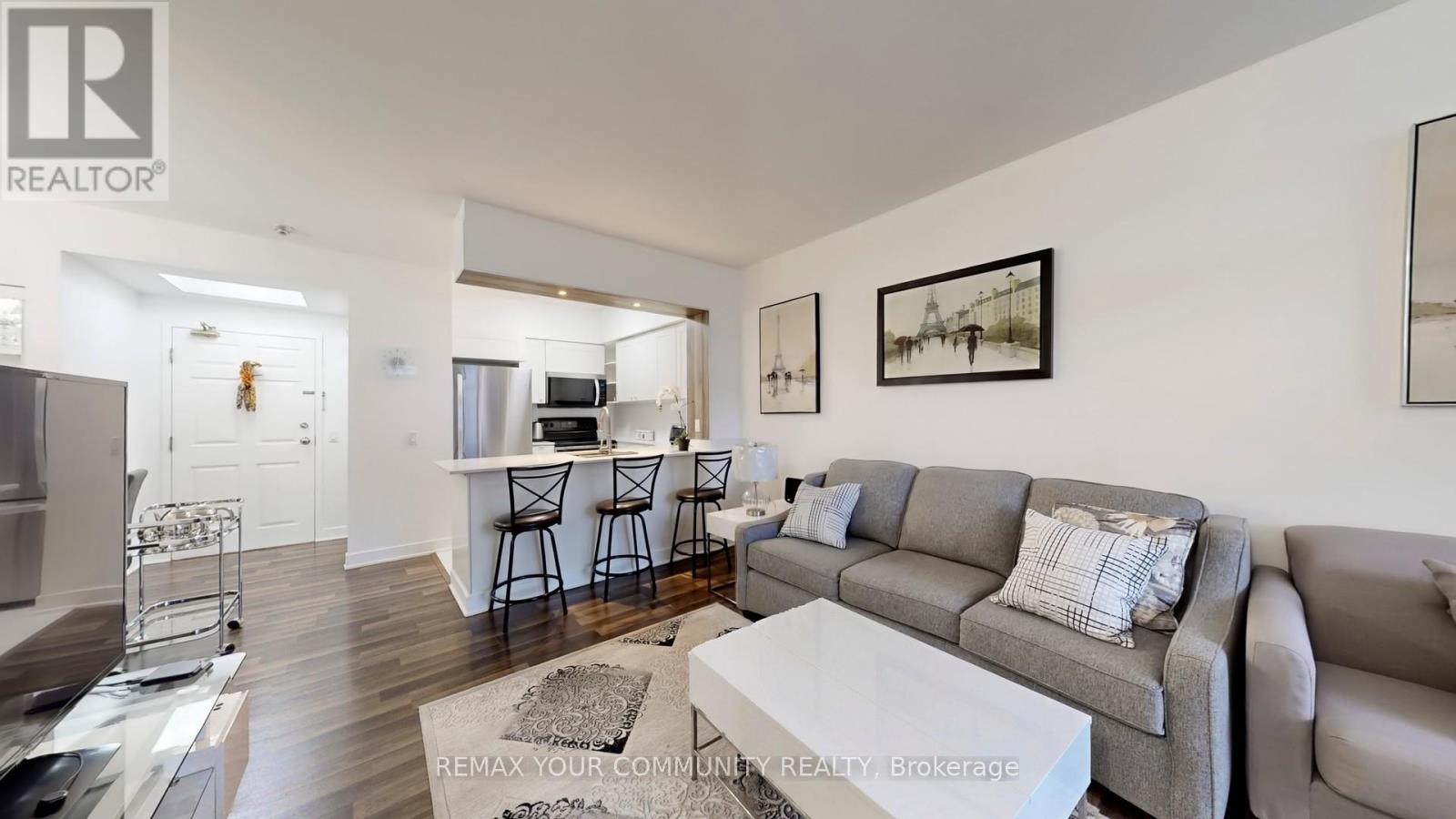 111 - 7398 Yonge Street Property Photo 4