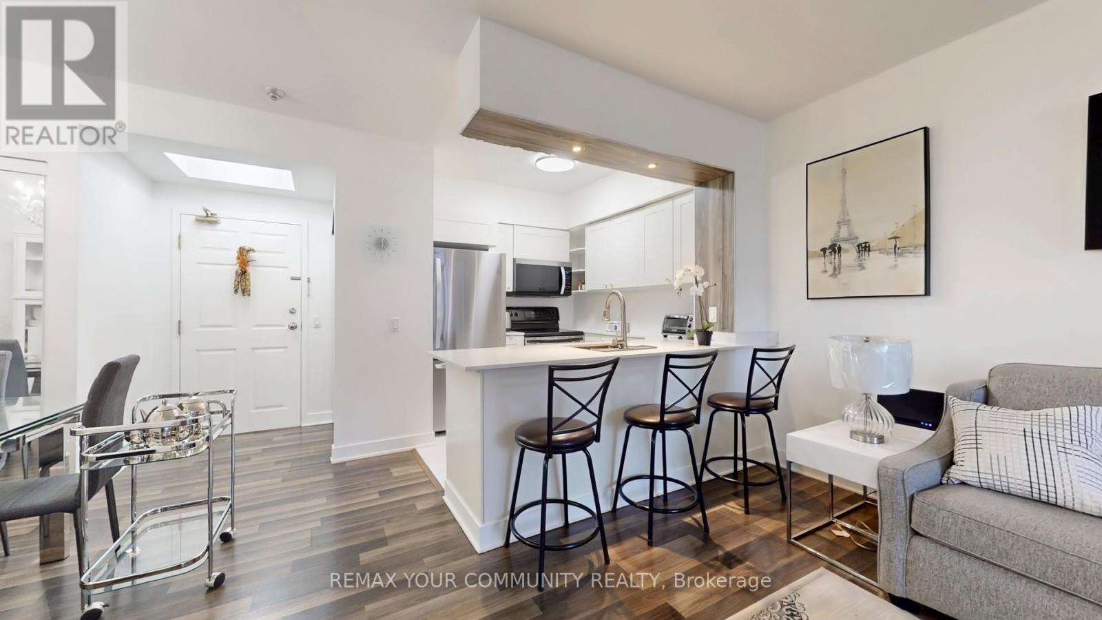 111 - 7398 Yonge Street Property Photo 5