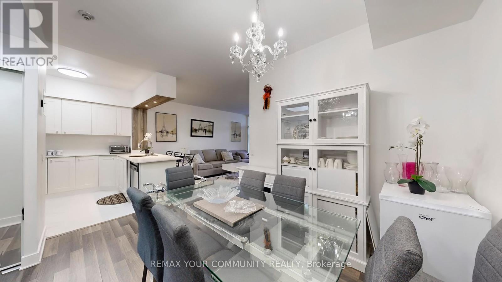 111 - 7398 Yonge Street Property Photo 8