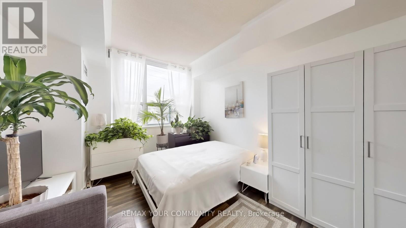111 - 7398 Yonge Street Property Photo 9