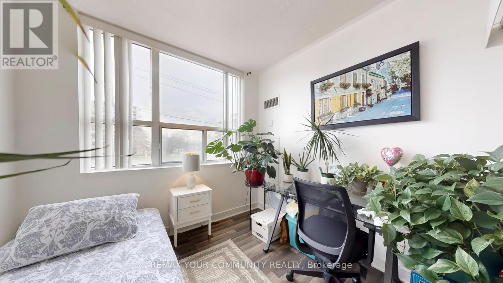 111 - 7398 Yonge Street Property Photo 10