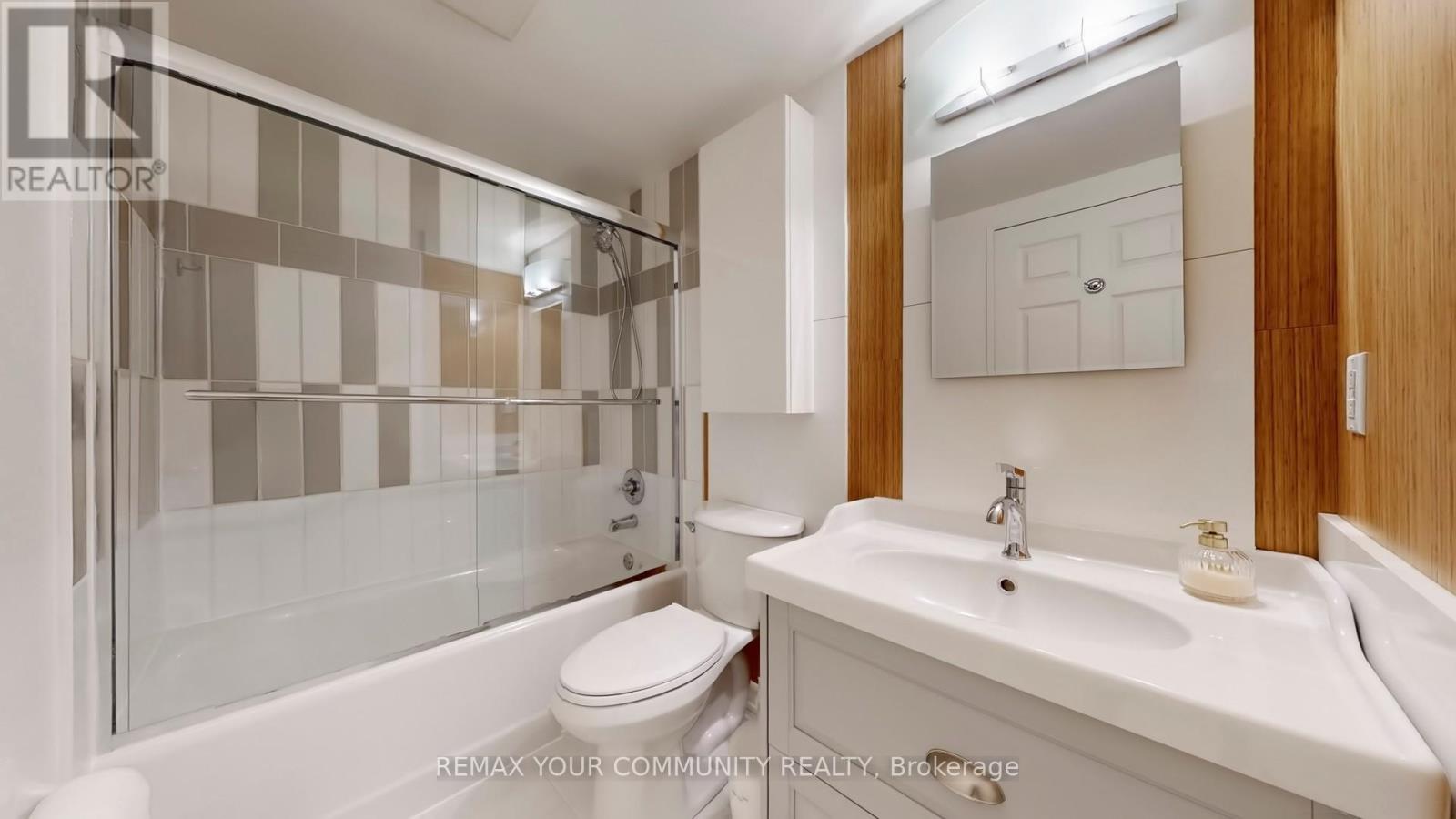 111 - 7398 Yonge Street Property Photo 11