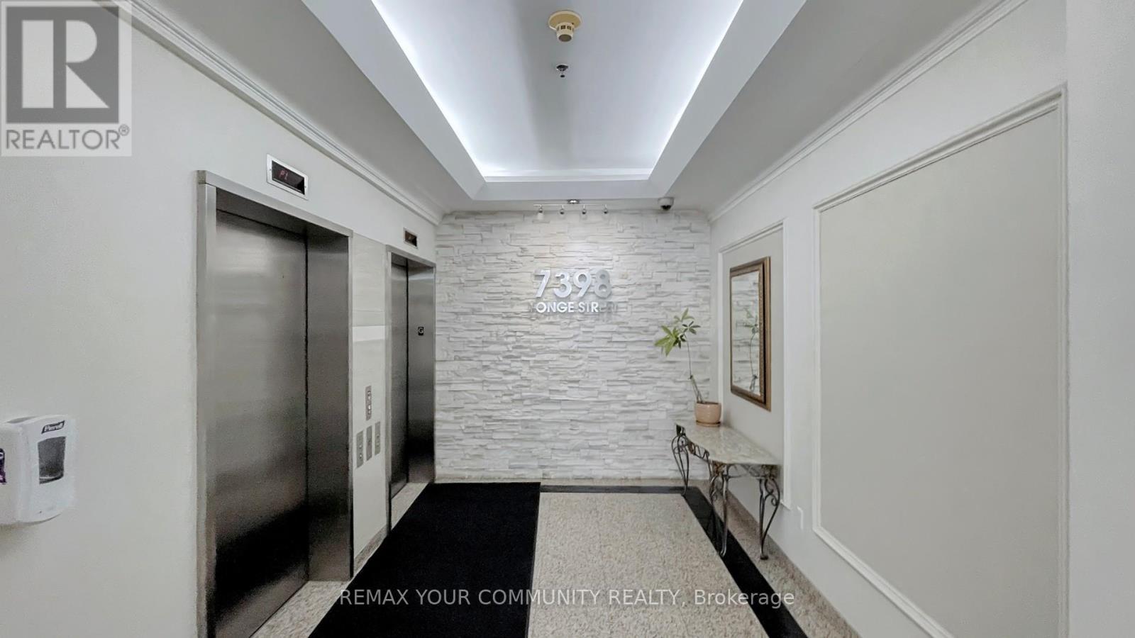 111 - 7398 Yonge Street Property Photo 12
