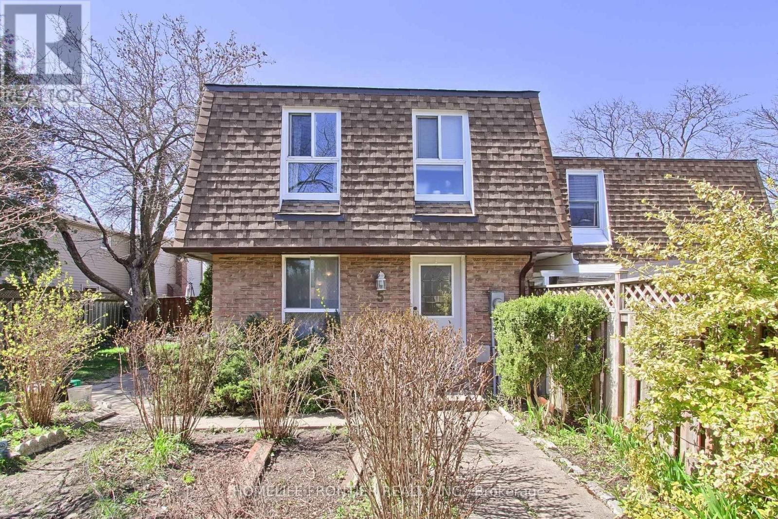 5 PENWICK CRESCENT
