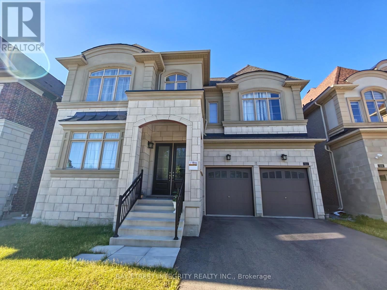 211 HILLSVIEW DRIVE