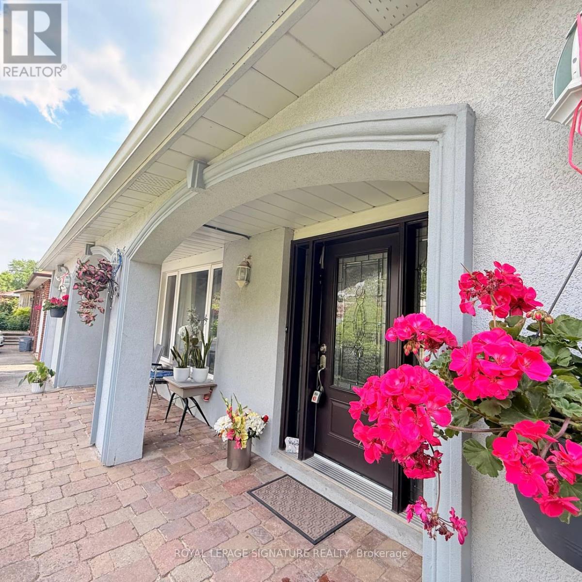 117 Romfield Circuit Property Photo 1